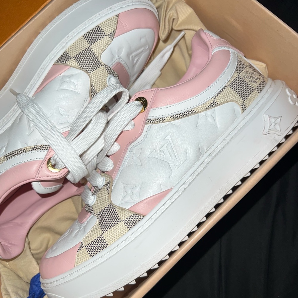 Louis Vuitton sneakers - Picture 2 of 16